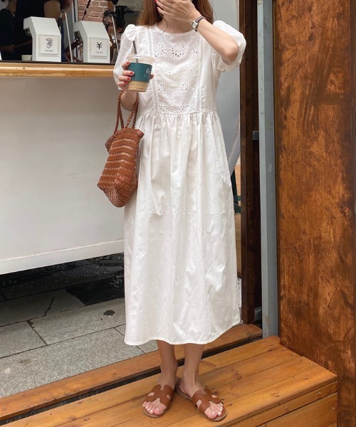 ABITOKYO（アビトーキョー）の「フロント刺繍レースショルダーワンピース（ワンピース・レディース・ホワイト/ブラック・FREE）」の7枚目の写真