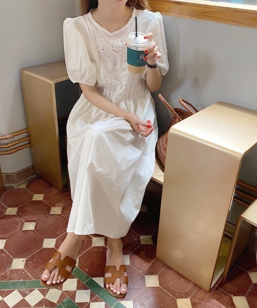 ABITOKYO（アビトーキョー）の「フロント刺繍レースショルダーワンピース（ワンピース・レディース・ホワイト/ブラック・FREE）」の4枚目の写真