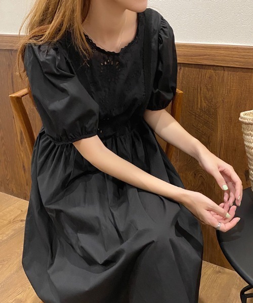 ABITOKYO（アビトーキョー）の「フロント刺繍レースショルダーワンピース（ワンピース・レディース・ホワイト/ブラック・FREE）」の5枚目の写真