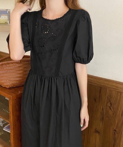 ABITOKYO（アビトーキョー）の「フロント刺繍レースショルダーワンピース（ワンピース・レディース・ホワイト/ブラック・FREE）」の15枚目の写真