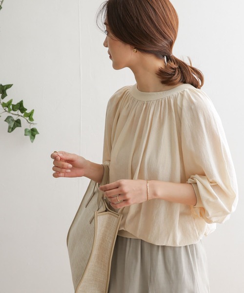 URBAN RESEARCH DOORS（アーバンリサーチドアーズ）の「ハイツイストコットンギャザーニット（ニット/セーター・レディース・ブラック/アイボリー/モカ・ONE）」の16枚目の写真