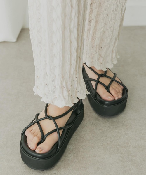 KBF+（ケービーエフプラス）の「KBF+　プラットフォームサンダル（サンダル・レディース・ホワイト/ブラック・38/37）」の3枚目の写真