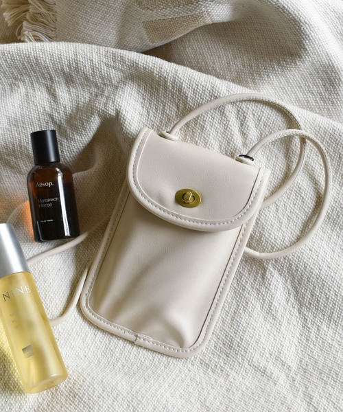 HWG_5（エイチダブルゴー）の「フェイクレザー スマホショルダーバッグ（ショルダーバッグ・レディース・ブラック/イエロー/グリーン/アイボリー・FREE）」の2枚目の写真