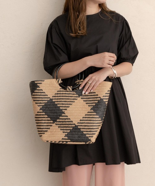 RODE SKO(ロデスコ)の「ANITA 柄かごバッグ(トートバッグ・レディース・ホワイト/ブラック・ONE)」の2枚目の写真