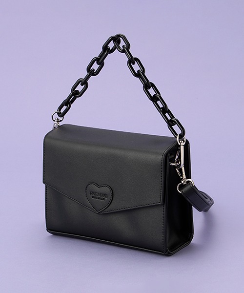 LOVETOXIC（ラブトキシック）の「合皮チェーンショルダーバッグ（ショルダーバッグ・キッズ・ベージュ/ピンク/ブラック・FREE）」の2枚目の写真
