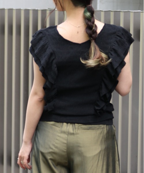 ARCANUM DESIGN（アルカナムデザイン）の「ARL V-NECKダブルフリルトップス（Tシャツ/カットソー・レディース・ホワイト/ブラック/グレー・FREE）」の8枚目の写真