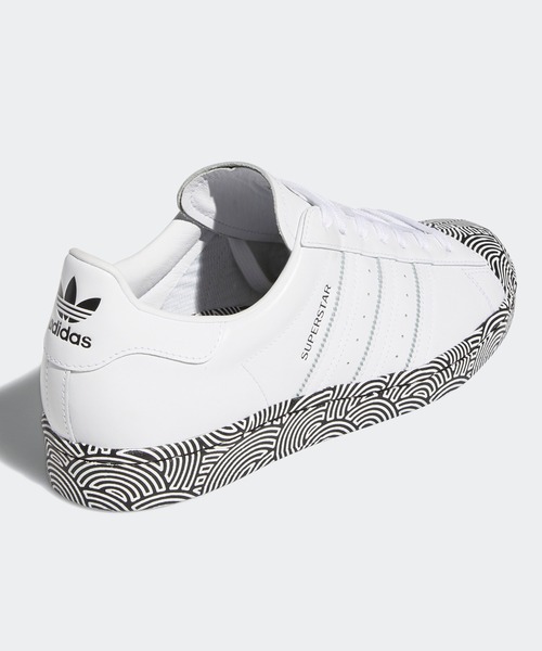 adidas（アディダス）の「スーパースター [Superstar] アディダスオリジナルス（スニーカー・メンズ・ホワイト×ブラック/ブラック×ホワイト・29.0cm/26.5cm/23.0cm/23.5cm/27.5cm/22.0cm/25.0cm/24.5cm/24.0cm/28.5cm/22.5cm/25.5cm/27.0cm/26.0cm/28.0cm/30.0cm/31cm/30.5cm/29.5cm）」の4枚目の写真