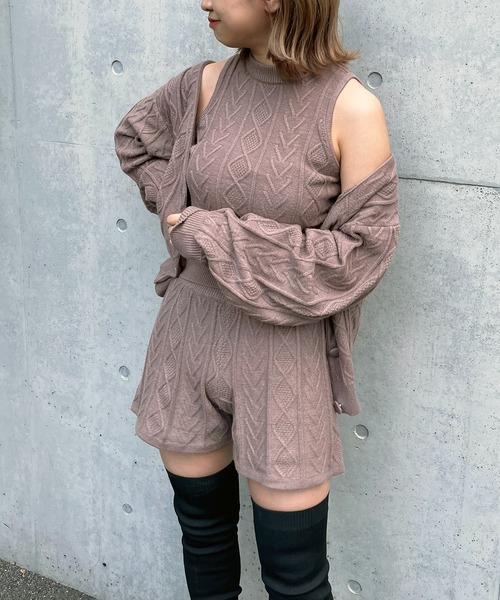 SPIRALGIRL（スパイラルガール）の「ケーブルニットスリーピースセットアップ（ワンピース・レディース・ブラック/グリーン/モカ・FREE）」の2枚目の写真