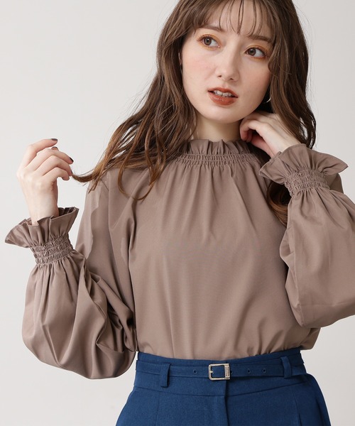 N.（N. Natural Beauty Basic）（エヌエヌナチュラルビューティーベーシック）の「前後２ＷＡＹシャーリングハイネックブラウス（シャツ/ブラウス・レディース・ブルー/モカ/ブラック系その他/ホワイト系その他/ブラック・MEDIUM）」の4枚目の写真