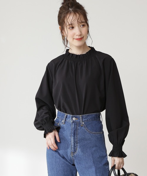 N.（N. Natural Beauty Basic）（エヌエヌナチュラルビューティーベーシック）の「前後２ＷＡＹシャーリングハイネックブラウス（シャツ/ブラウス・レディース・ブルー/モカ/ブラック系その他/ホワイト系その他/ブラック・MEDIUM）」の10枚目の写真