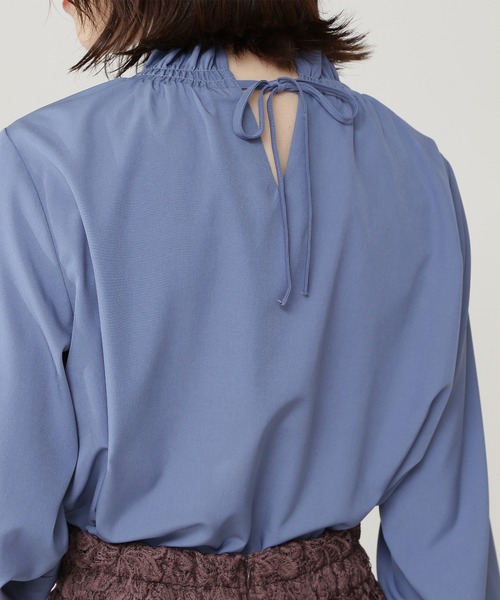 N.（N. Natural Beauty Basic）（エヌエヌナチュラルビューティーベーシック）の「前後２ＷＡＹシャーリングハイネックブラウス（シャツ/ブラウス・レディース・ブルー/モカ/ブラック系その他/ホワイト系その他/ブラック・MEDIUM）」の21枚目の写真