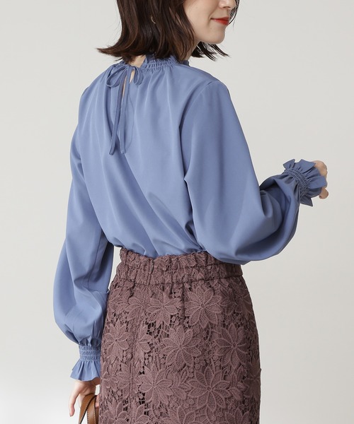 N.（N. Natural Beauty Basic）（エヌエヌナチュラルビューティーベーシック）の「前後２ＷＡＹシャーリングハイネックブラウス（シャツ/ブラウス・レディース・ブルー/モカ/ブラック系その他/ホワイト系その他/ブラック・MEDIUM）」の19枚目の写真