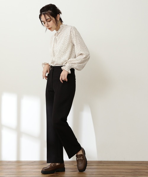 N.（N. Natural Beauty Basic）（エヌエヌナチュラルビューティーベーシック）の「前後２ＷＡＹシャーリングハイネックブラウス（シャツ/ブラウス・レディース・ブルー/モカ/ブラック系その他/ホワイト系その他/ブラック・MEDIUM）」の6枚目の写真