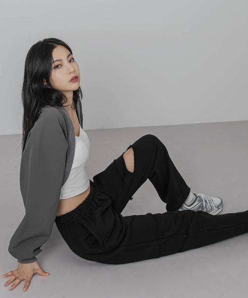 FOLLOWIN（フォロウィン）の「ショート丈クロップドボレロカーディガン（カーディガン/ボレロ・レディース・ブラック/グレー・FREE）」の13枚目の写真