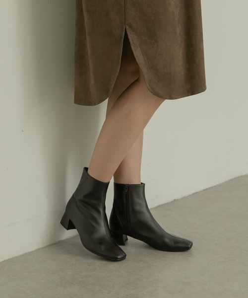 RODE SKO(ロデスコ)の「ELNA スクエアトゥプレーンブーツ∴(ブーツ・レディース・ブラック/ベージュ系その他・38/36/37)」の1枚目の写真