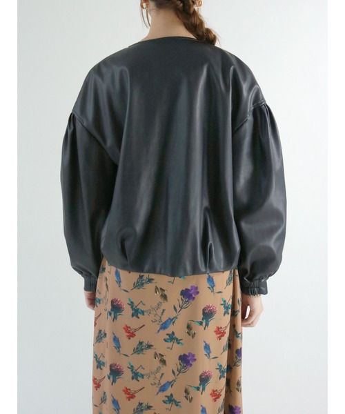 Te chichi(テチチ)の「フェイクレザーボリュームスリーブブルゾン(ブルゾン・レディース・ブラック/ベージュ・フリ-)」の9枚目の写真