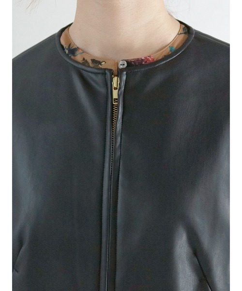 Te chichi(テチチ)の「フェイクレザーボリュームスリーブブルゾン(ブルゾン・レディース・ブラック/ベージュ・フリ-)」の10枚目の写真