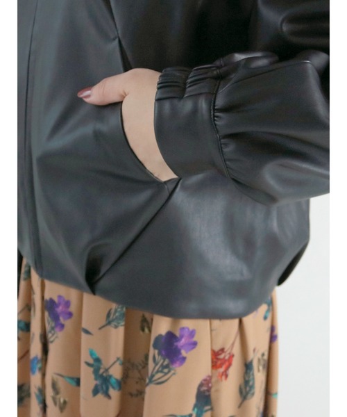 Te chichi(テチチ)の「フェイクレザーボリュームスリーブブルゾン(ブルゾン・レディース・ブラック/ベージュ・フリ-)」の11枚目の写真