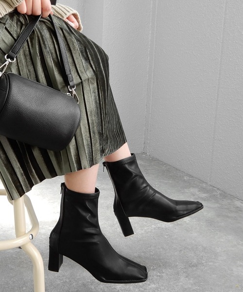 minia（ミニア）の「ステッチスクエアトゥのフェイクレザーフィットブーツ　◆（ブーツ・レディース・ブラック/ダークブラウン/アイボリー・LL/S/M/L）」の3枚目の写真