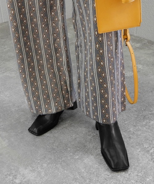 minia（ミニア）の「ステッチスクエアトゥのフェイクレザーフィットブーツ　◆（ブーツ・レディース・ブラック/ダークブラウン/アイボリー・LL/S/M/L）」の10枚目の写真