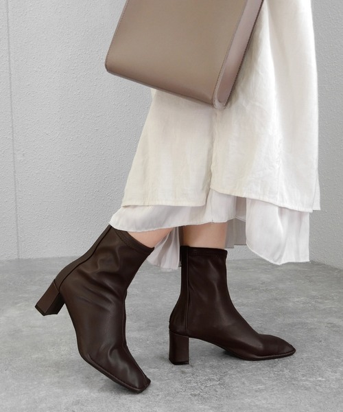 minia（ミニア）の「ステッチスクエアトゥのフェイクレザーフィットブーツ　◆（ブーツ・レディース・ブラック/ダークブラウン/アイボリー・LL/S/M/L）」の18枚目の写真