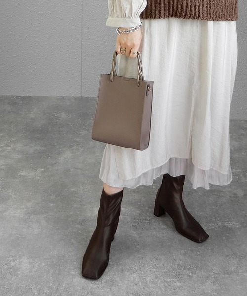 minia（ミニア）の「ステッチスクエアトゥのフェイクレザーフィットブーツ　◆（ブーツ・レディース・ブラック/ダークブラウン/アイボリー・LL/S/M/L）」の17枚目の写真