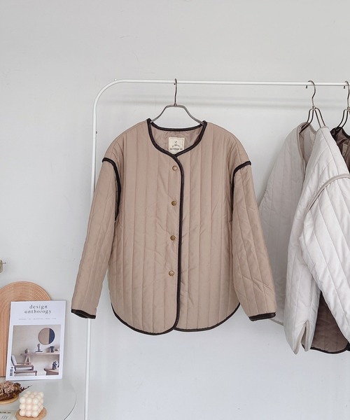 AS KNOW AS plus（アズノゥアズプラス）の「◇縦キルトノーカラージャケット（ノーカラージャケット・レディース・ブラック/ベージュ/アイボリー/モカ・FREE）」の4枚目の写真