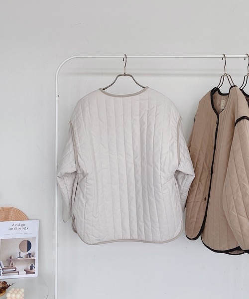 AS KNOW AS plus（アズノゥアズプラス）の「◇縦キルトノーカラージャケット（ノーカラージャケット・レディース・ブラック/ベージュ/アイボリー/モカ・FREE）」の5枚目の写真