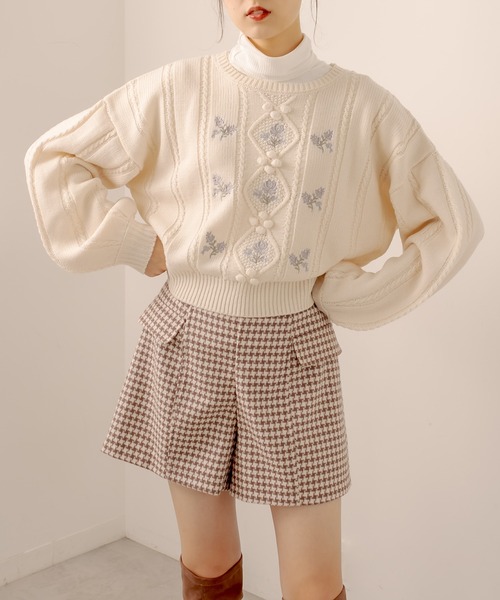 OLIVE des OLIVE（オリーブデオリーブ）の「お花刺繍ケーブルニット（ニット/セーター・レディース・ライトグレー/オフホワイト/ラベンダー・FREE）」の4枚目の写真