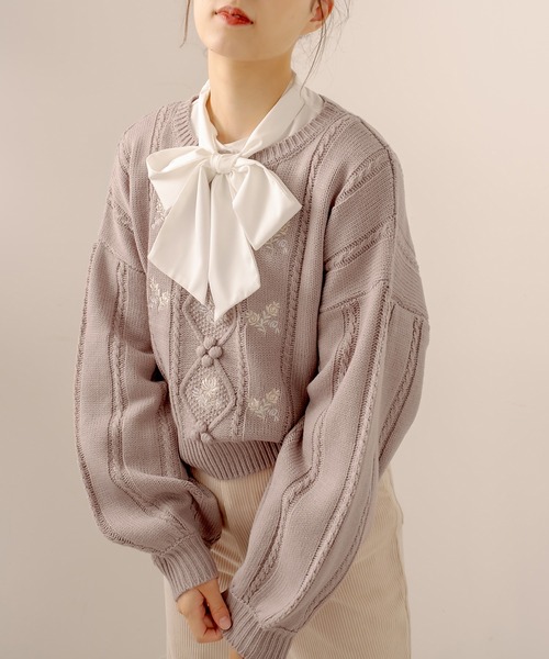 OLIVE des OLIVE（オリーブデオリーブ）の「お花刺繍ケーブルニット（ニット/セーター・レディース・ライトグレー/オフホワイト/ラベンダー・FREE）」の8枚目の写真