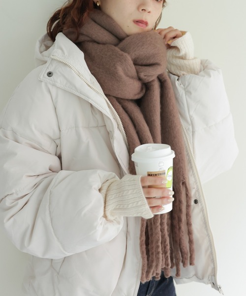 DISCOAT(ディスコート)の「【WEB限定】フェイクウールマフラー(マフラー・レディース・ブラック/ブラウン/カーキ/ブルー/アイボリー/ミント/モカ/ピンクベージュ/ライトベージュ/チャコールグレー/オレンジ/ライトグレー/グリーン/レッド/イエロー・FREE)」の5枚目の写真