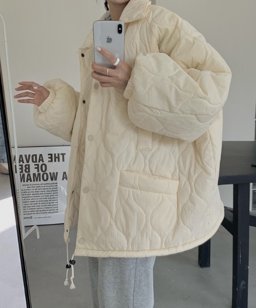 MANGROVE(マングローブ)の「裾ドロストキルティングオーバージャケット(ブルゾン・レディース・アイボリー/ブラック・FREE)」の21枚目の写真