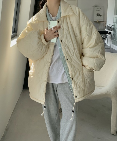 MANGROVE(マングローブ)の「裾ドロストキルティングオーバージャケット(ブルゾン・レディース・アイボリー/ブラック・FREE)」の16枚目の写真