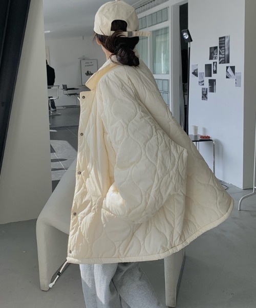 MANGROVE(マングローブ)の「裾ドロストキルティングオーバージャケット(ブルゾン・レディース・アイボリー/ブラック・FREE)」の19枚目の写真