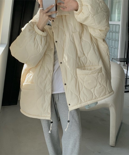 MANGROVE(マングローブ)の「裾ドロストキルティングオーバージャケット(ブルゾン・レディース・アイボリー/ブラック・FREE)」の13枚目の写真