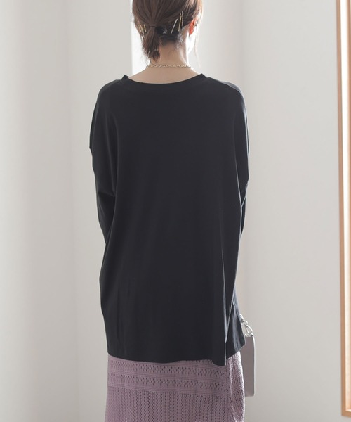 ElegChic(エレグシック)の「サイド スリット ポケットTシャツ 長袖 (Tシャツ/カットソー・レディース・ブラック/オフホワイト/グレイッシュベージュ・4L/XXL/L)」の6枚目の写真