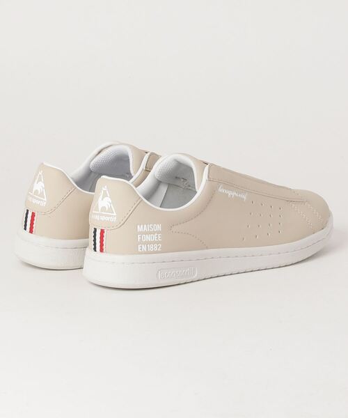 le coq sportif(ルコックスポルティフ)の「LA ローラン SL OM / LA ROLAND SL OM ユニセックス シューズ スニーカー 靴 ルコック ローラン スポーツウェア(スニーカー・メンズ・ベージュ・28.0cm/23.0cm/26.0cm/25.5cm/23.5cm/24.0cm/22.5cm/27.0cm/26.5cm/24.5cm/27.5cm/25.0cm)」の2枚目の写真