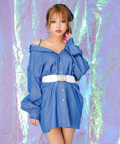 Diable baiser(ディアブルベーゼ)の「2WAYオフショルシャツワンピース【M~3L】(ワンピース・レディース・ブルー/ケミカルウォッシュ/サックスブルー・LARGE/X-LARGE/XX-LARGE/MEDIUM)」の4枚目の写真