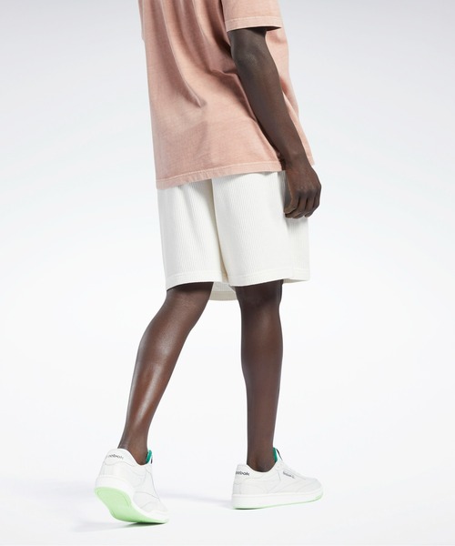 Reebok(リーボック)の「クラシックス ナチュラルダイ ワッフル ショーツ / Classics Natural Dye Waffle Shorts(その他パンツ・メンズ・オフホワイト/ライトグレー・SMALL/MEDIUM/XXX-LARGE/X-SMALL/XX-LARGE/LARGE/X-LARGE)」の3枚目の写真