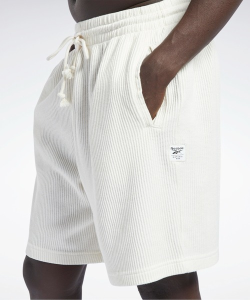 Reebok(リーボック)の「クラシックス ナチュラルダイ ワッフル ショーツ / Classics Natural Dye Waffle Shorts(その他パンツ・メンズ・オフホワイト/ライトグレー・SMALL/MEDIUM/XXX-LARGE/X-SMALL/XX-LARGE/LARGE/X-LARGE)」の5枚目の写真
