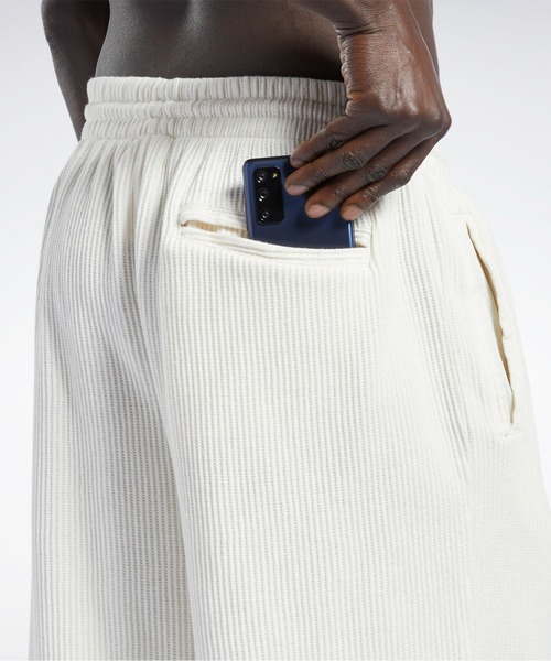 Reebok(リーボック)の「クラシックス ナチュラルダイ ワッフル ショーツ / Classics Natural Dye Waffle Shorts(その他パンツ・メンズ・オフホワイト/ライトグレー・SMALL/MEDIUM/XXX-LARGE/X-SMALL/XX-LARGE/LARGE/X-LARGE)」の6枚目の写真