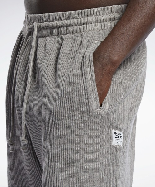 Reebok(リーボック)の「クラシックス ナチュラルダイ ワッフル ショーツ / Classics Natural Dye Waffle Shorts(その他パンツ・メンズ・オフホワイト/ライトグレー・SMALL/MEDIUM/XXX-LARGE/X-SMALL/XX-LARGE/LARGE/X-LARGE)」の9枚目の写真
