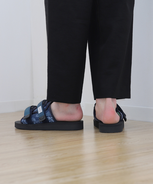 EDIFICE（エディフィス）の「【SUICOKE / スイコック】MOTO-cab-PT02 (バンダナパターン)（サンダル・メンズ・ネイビー・100/XX-SMALL/9）」の4枚目の写真