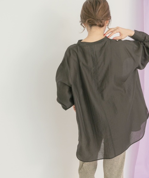 ITEMS URBANRESEARCH（アイテムズ アーバンリサーチ）の「シアーバンドカラーブラウス（シャツ/ブラウス・レディース・ブラック/ブルー/オフホワイト/オレンジ・FREE）」の18枚目の写真