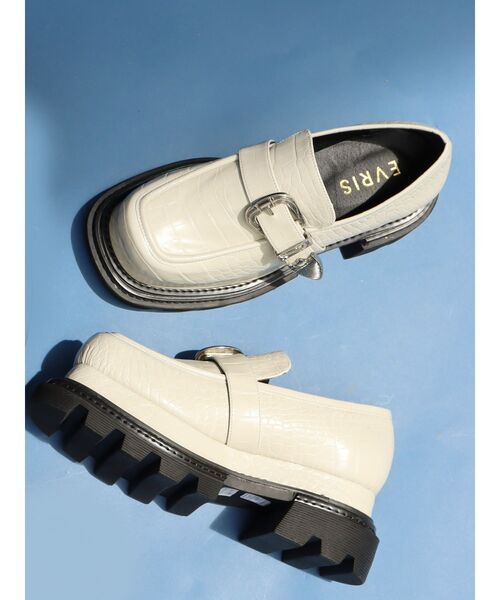 EVRIS（エヴリス）の「プラットフォームバックルローファー（ローファー・レディース・ホワイト/ブラック・SMALL/MEDIUM/LARGE）」の2枚目の写真