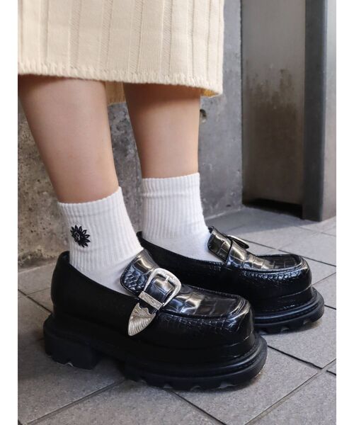 EVRIS（エヴリス）の「プラットフォームバックルローファー（ローファー・レディース・ホワイト/ブラック・SMALL/MEDIUM/LARGE）」の15枚目の写真