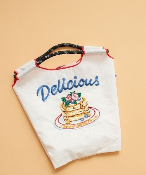 Ball&Chain（ボールアンドチェーン）の「[BALL&CHAIN/ボールアンドチェーン] DELICIOUS 刺繍デザインナイロンバッグ スモールサイズ（ショルダーバッグ・レディース・ホワイト・ONE SIZE）」の4枚目の写真