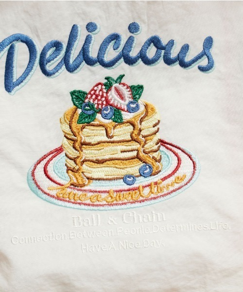 Ball&Chain（ボールアンドチェーン）の「[BALL&CHAIN/ボールアンドチェーン] DELICIOUS 刺繍デザインナイロンバッグ スモールサイズ（ショルダーバッグ・レディース・ホワイト・ONE SIZE）」の5枚目の写真