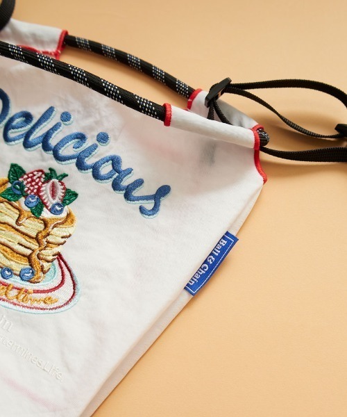 Ball&Chain（ボールアンドチェーン）の「[BALL&CHAIN/ボールアンドチェーン] DELICIOUS 刺繍デザインナイロンバッグ スモールサイズ（ショルダーバッグ・レディース・ホワイト・ONE SIZE）」の8枚目の写真