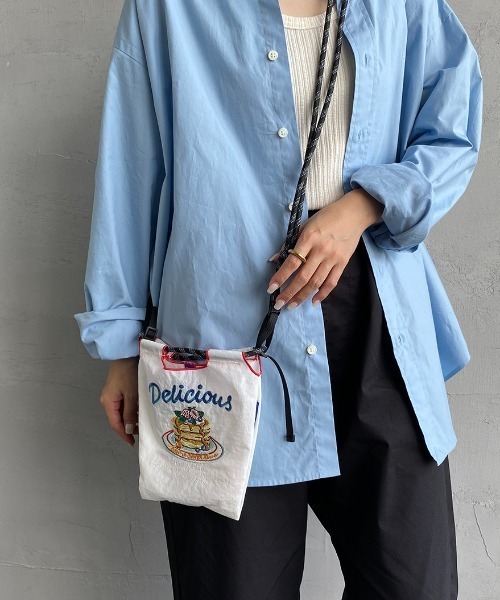 Ball&Chain（ボールアンドチェーン）の「[BALL&CHAIN/ボールアンドチェーン] DELICIOUS 刺繍デザインナイロンバッグ スモールサイズ（ショルダーバッグ・レディース・ホワイト・ONE SIZE）」の13枚目の写真